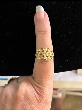 Vintage Avon “Glistening Touch” Filigree Gold-Tone Ring